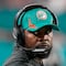¿Quién es Brian Flores? El entrenador que demandó a la NFL por racismo y amaño de partidos