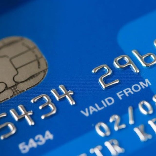 ¿Cuál es el saldo mínimo que debo tener en mi tarjeta BBVA para que no me cobren? Lo que debes saber para evitar la comisión