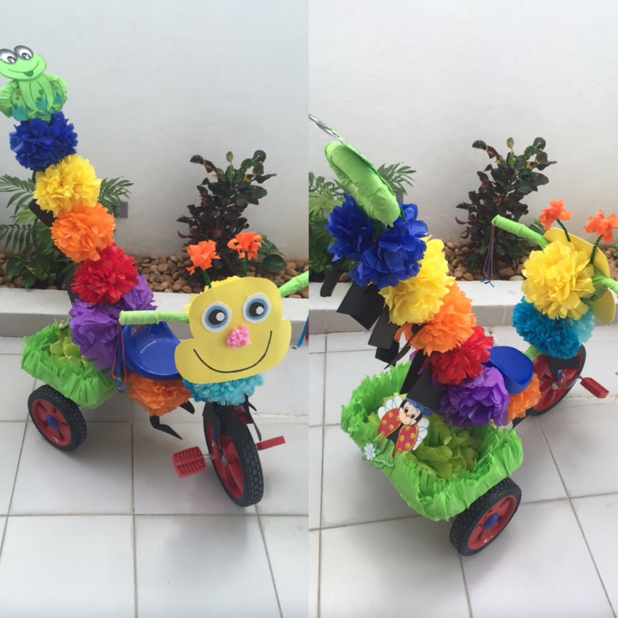 Triciclo decorado para desfile de primavera