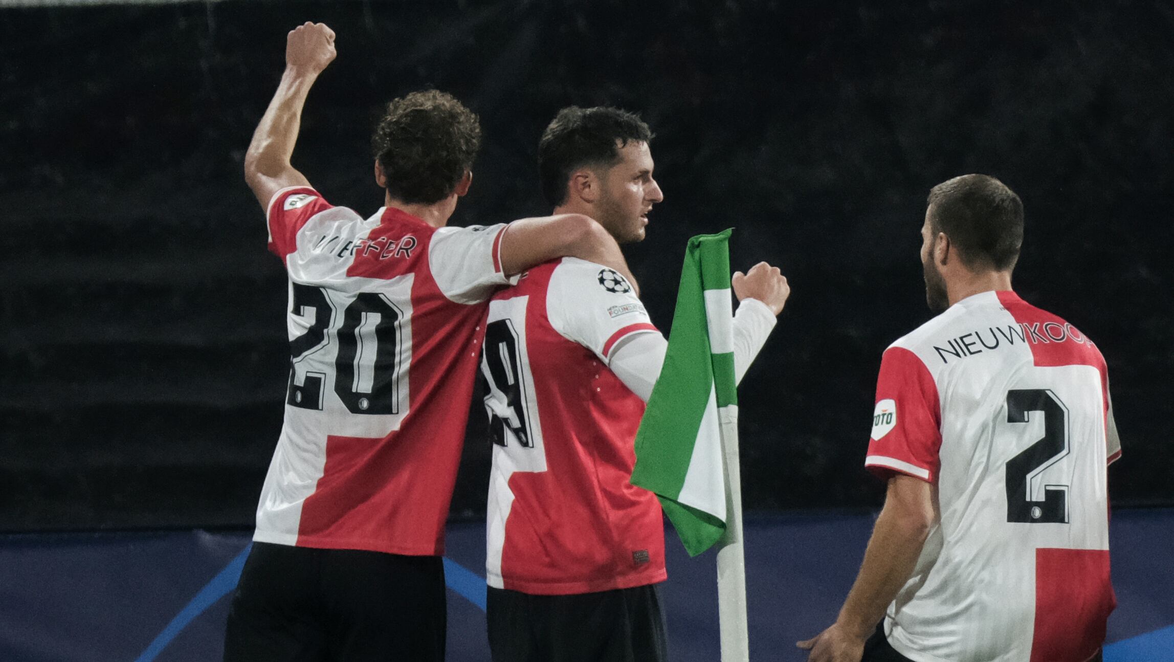 Santiago Giménez en la Champions League