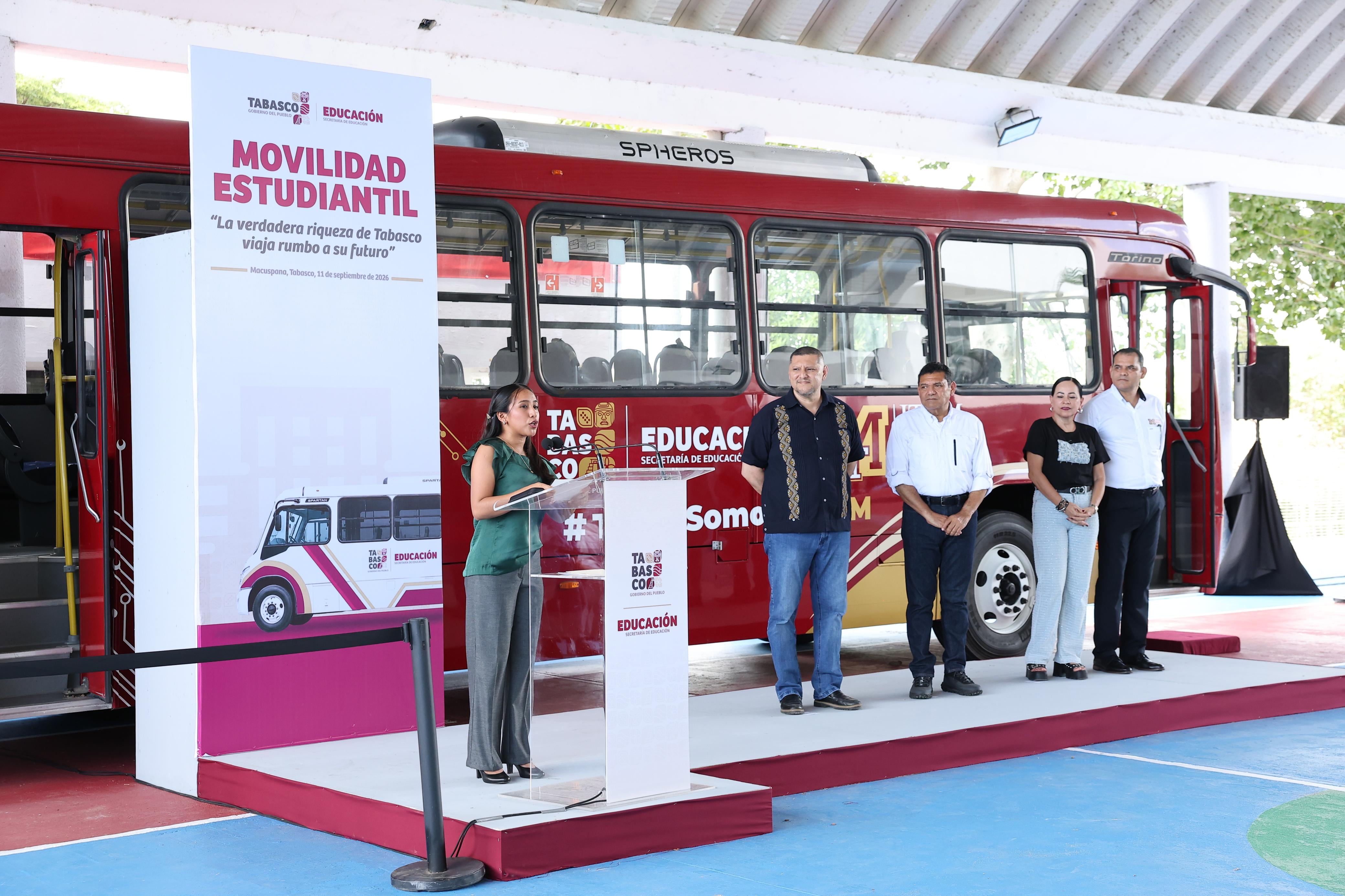 Javier May renueva transporte de universidades tecnológicas en Tabasco.