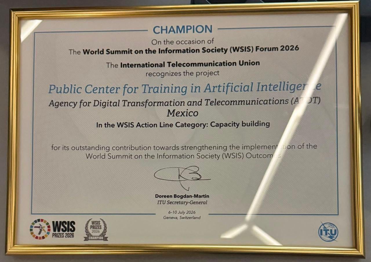 El Centro Público de Formación en Inteligencia Artificial recibió el reconocimiento internacional WSIS Champion 2026.
