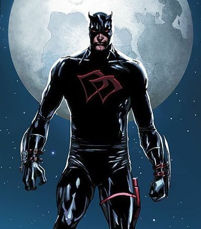 Daredevil usando su traje negro en Shadowland