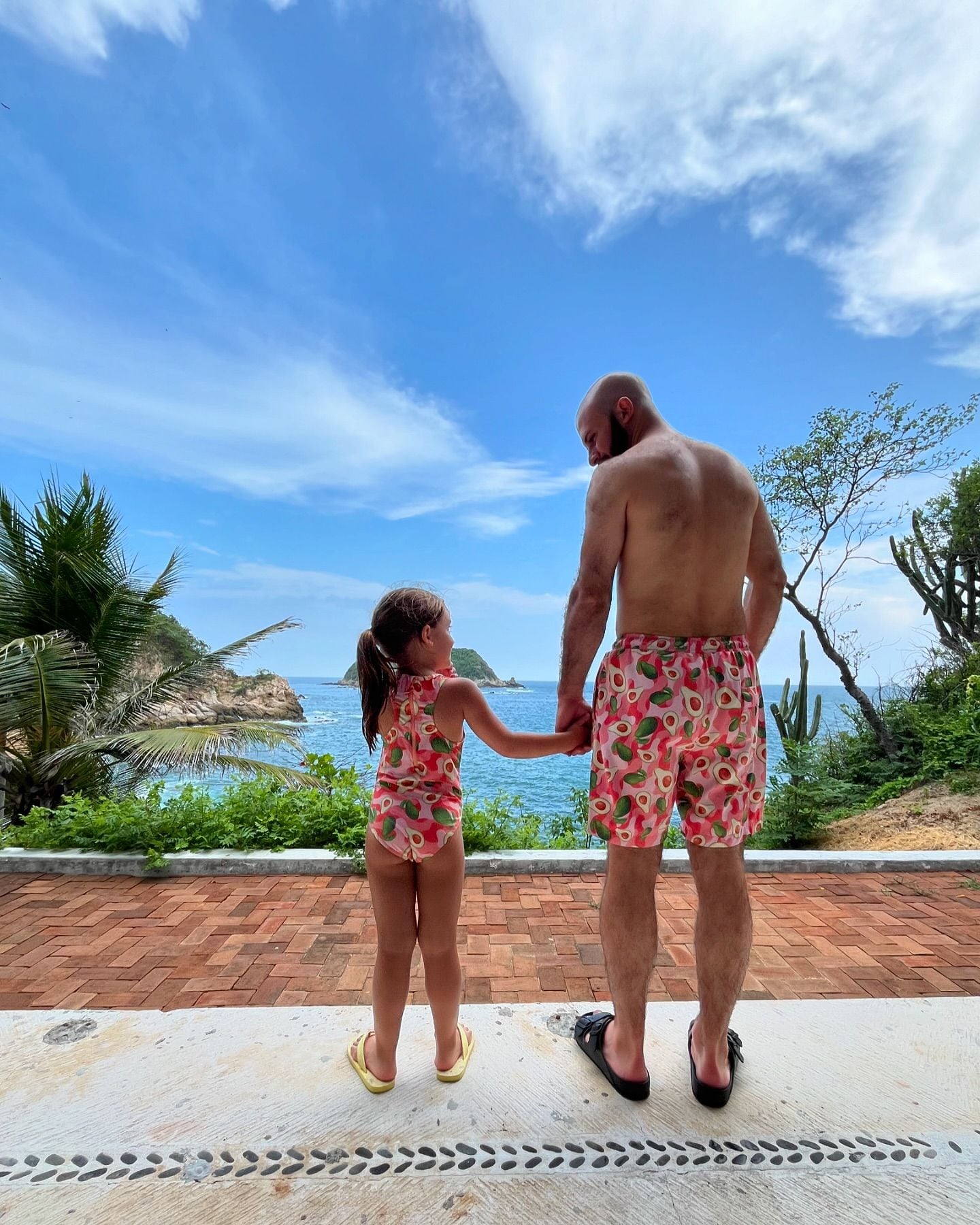Imanol Landeta con su hija.