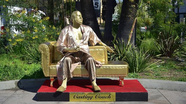 "El monstruo del sofá".