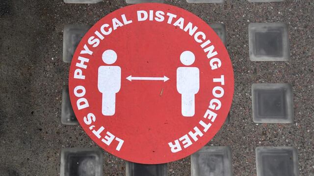 Cartel pidiendo sana distancia
