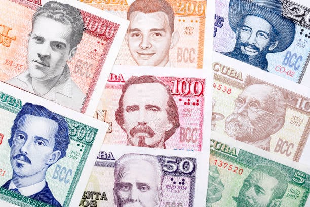 Peso cubano alcanza mínimo histórico de 500 por dólar