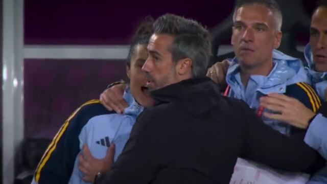 Jorge Vilda, DT de España femenil hace tocamientos inapropiados a su segunda entrenadora