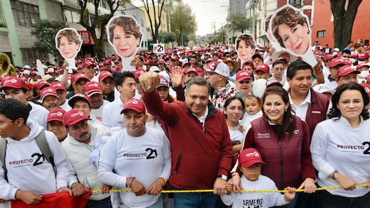 Más de 10 mil personas asisten a la megamarcha por la Paz, la Democracia y la Transformación en Toluca