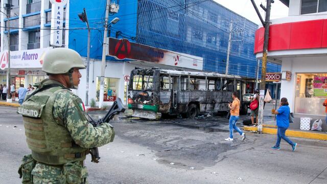 Hombres armados incendiaron un camión urbano de transporte público está tarde en Acapulco