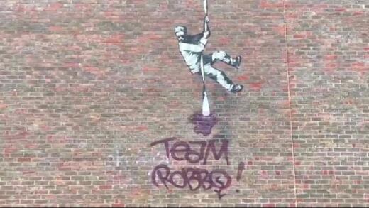 Obra de Banksy fue vandalizada; la firma es de un viejo rival