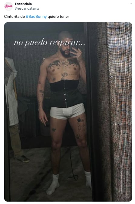 Bad Bunny luciendo corset y enseñando lo calzones