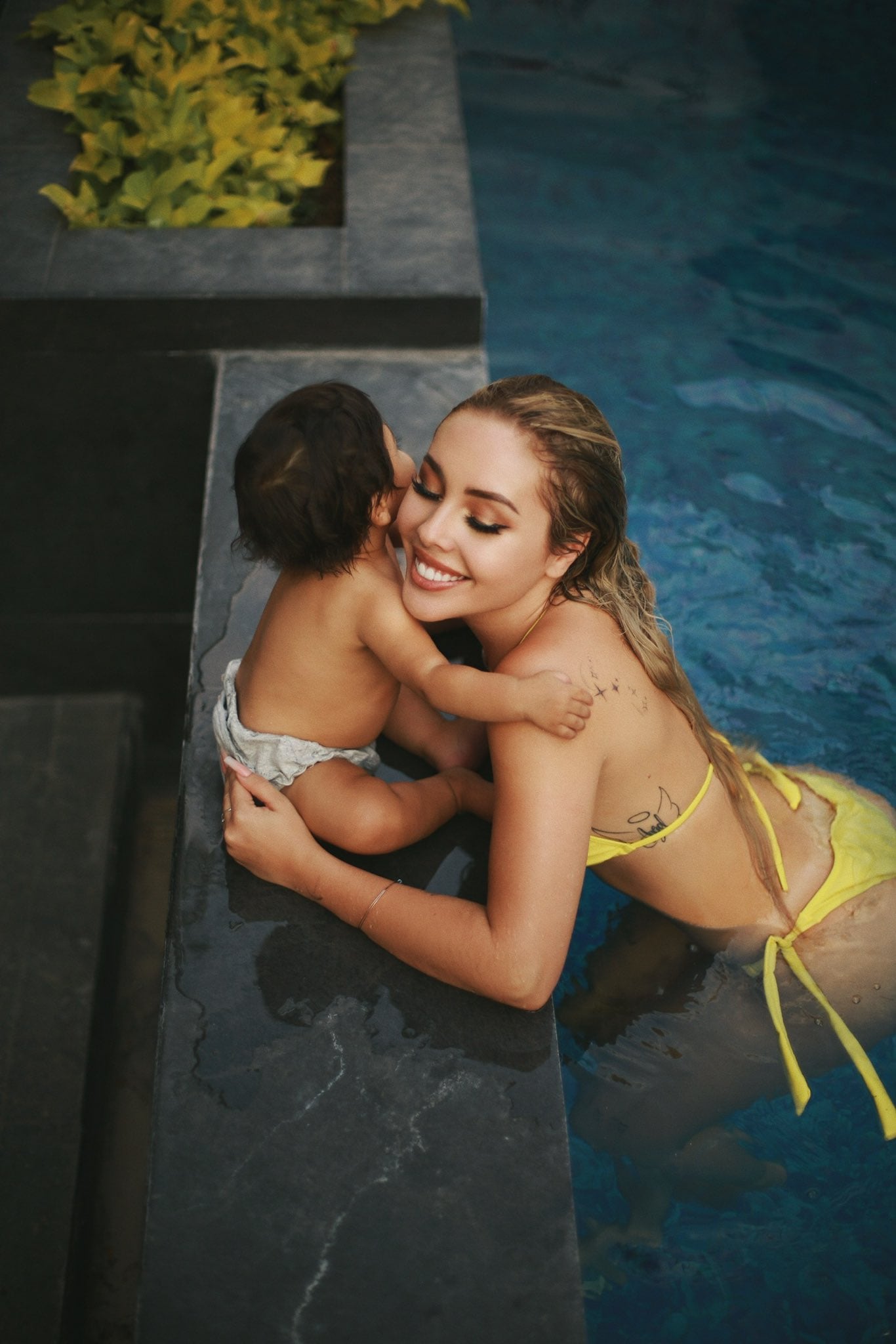 Maya Nazor con su hijo Luka.