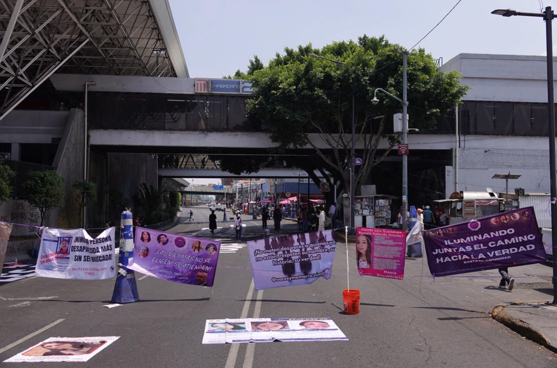 Bloqueo en San Antonio Abad: Madres buscadoras mantienen cierre a la altura de Metro Chabacano