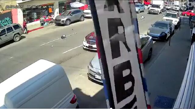 VIDEO: Mujer de Arizona atropella a mujer y niño en calles de Nogales