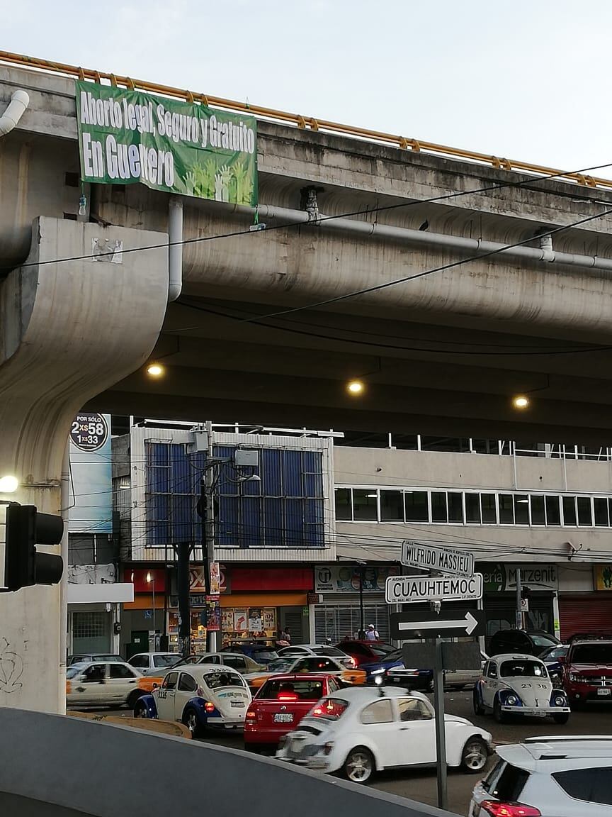 Manta a favor del aborto legal