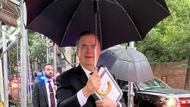 Marcelo Ebrard, el canciller de México llega a Nueva York a lo ‘Mary Poppins’ para la 77º Asamblea General de la ONU