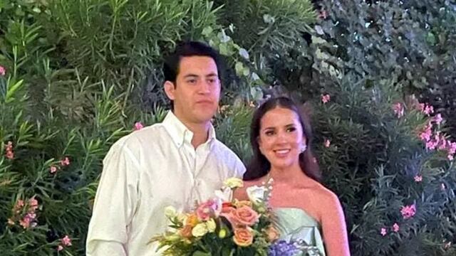 Juan Alan Araujo Ahumada, ex funcionario de la CECOP, con su esposa