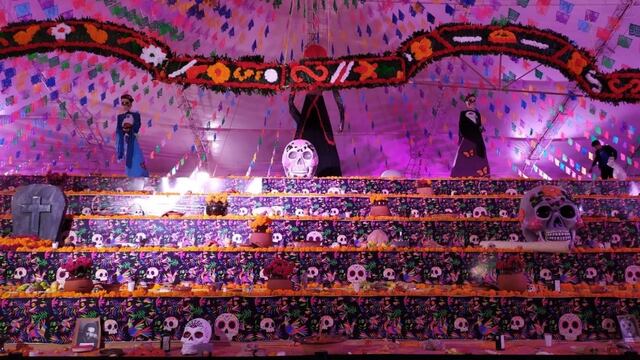 Hidalgo la rompe con el altar de muertos más grande del mundo.
