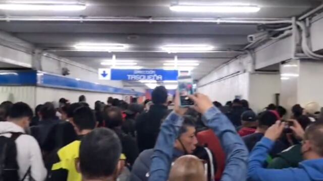 Suspenden servicio en la Línea 2 por falla de tren en Tasqueña