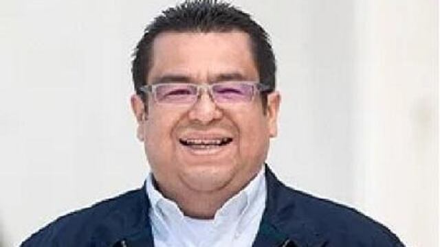 Salvador Santiago, funcionario que despidió Sandra Cuevas