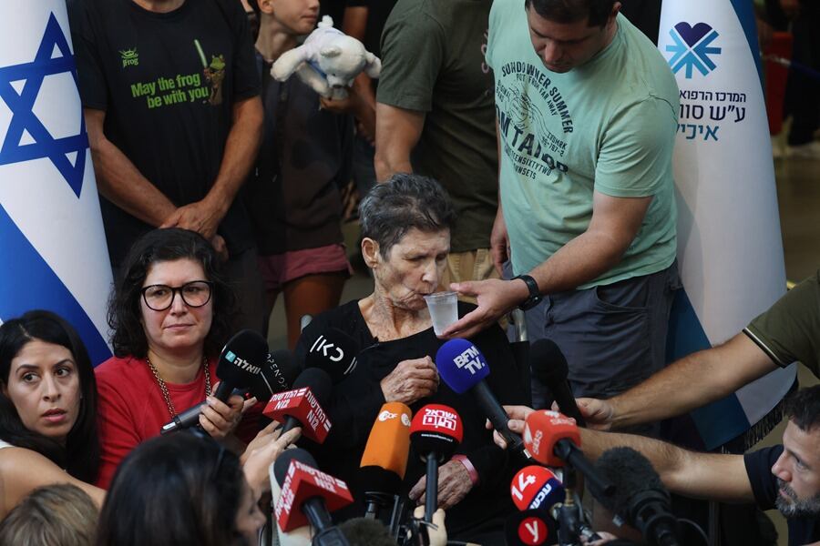 Rehen de Hamás liberada narra lo que vivió en su secuestro