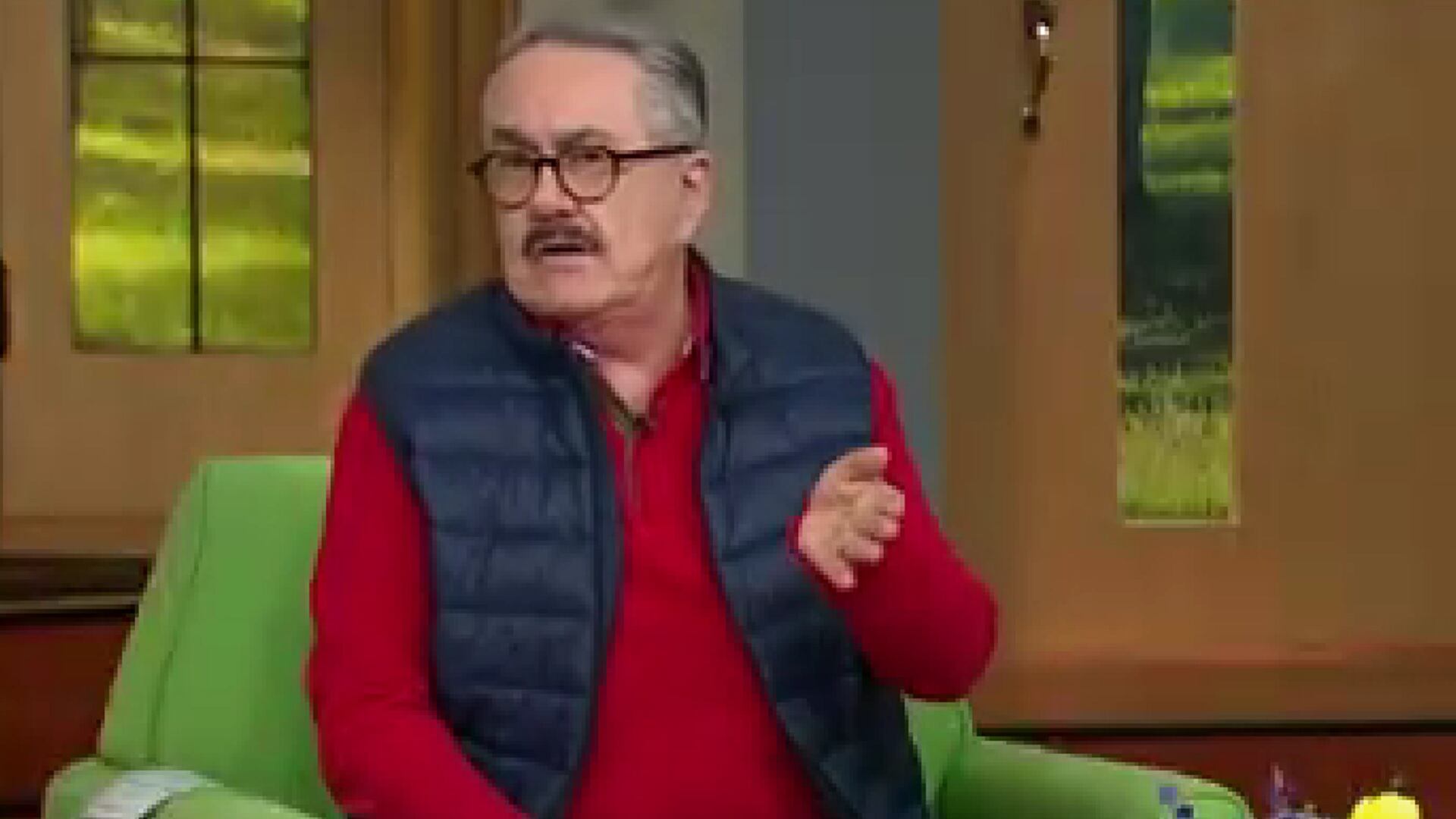 Pedrito Sola se pregunta si Bad Bunny no se enamoró de Gael García tras besarse
