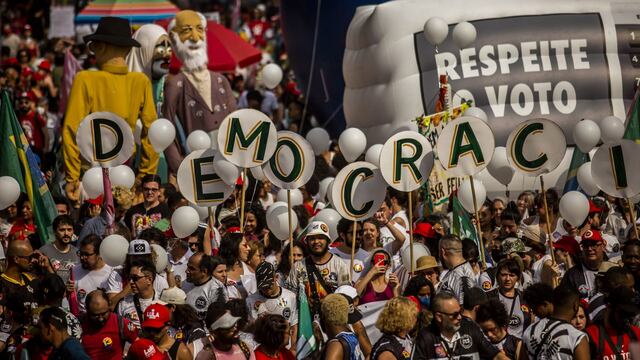 Simpatizantes del candidato a la Presidencia de Brasil Lula Da Silva en el cierre de campaña de las elecciones en São Paulo, Brasil.