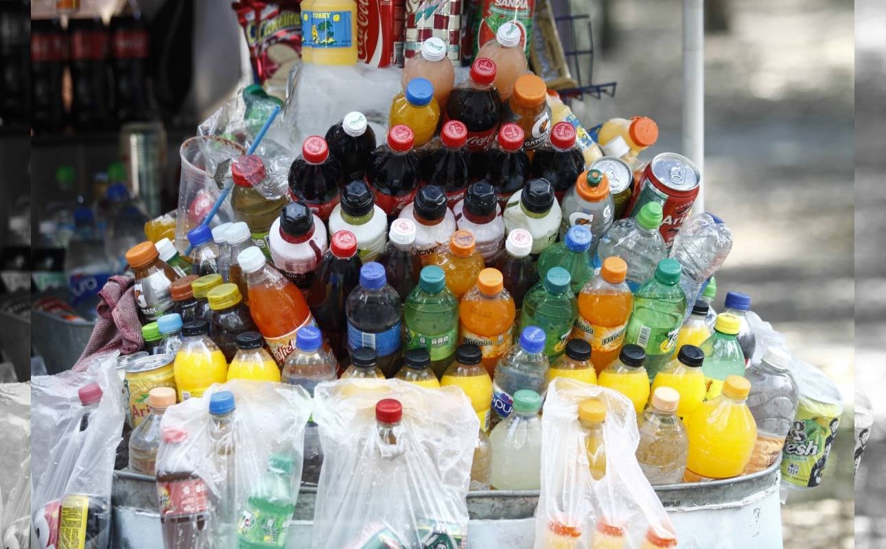 Cabe recordar que dicho impuesto buscaba reducir el consumo de refrescos y así ayudar a contrarrestar problemas de salud como la obesidad, principalmente en menores de edad.
