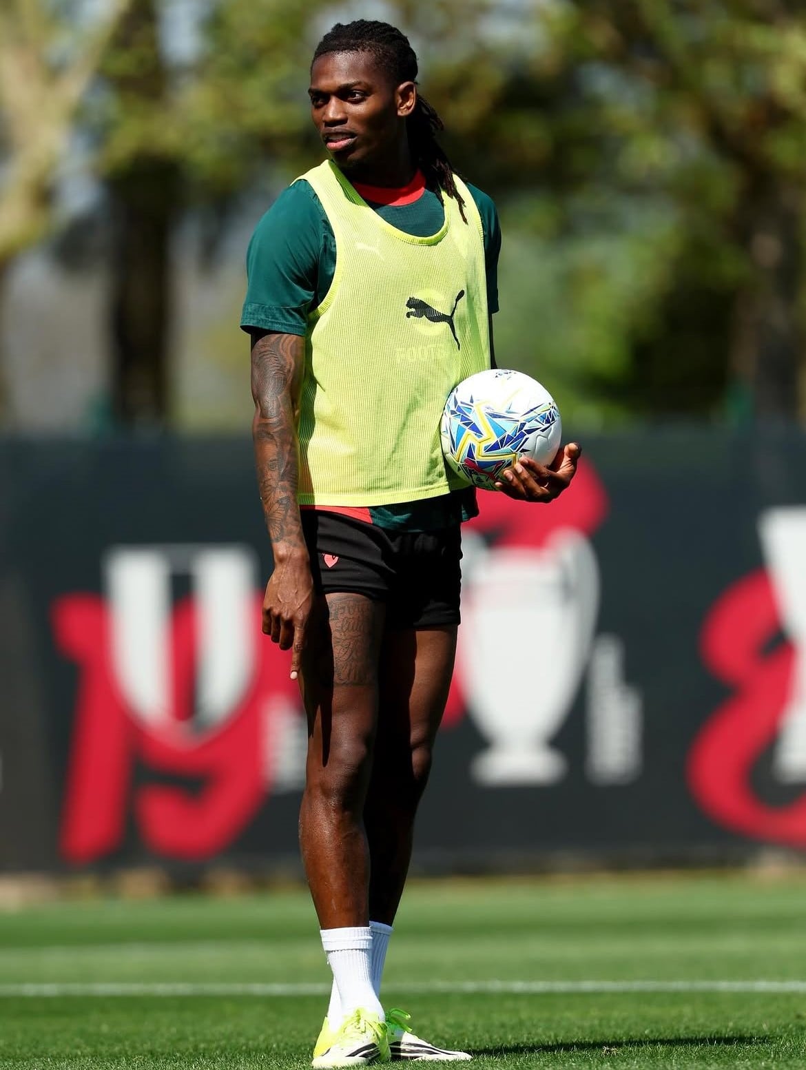 Rafael Leão enfrenta críticas por publicación machista tras el Mundial 2026