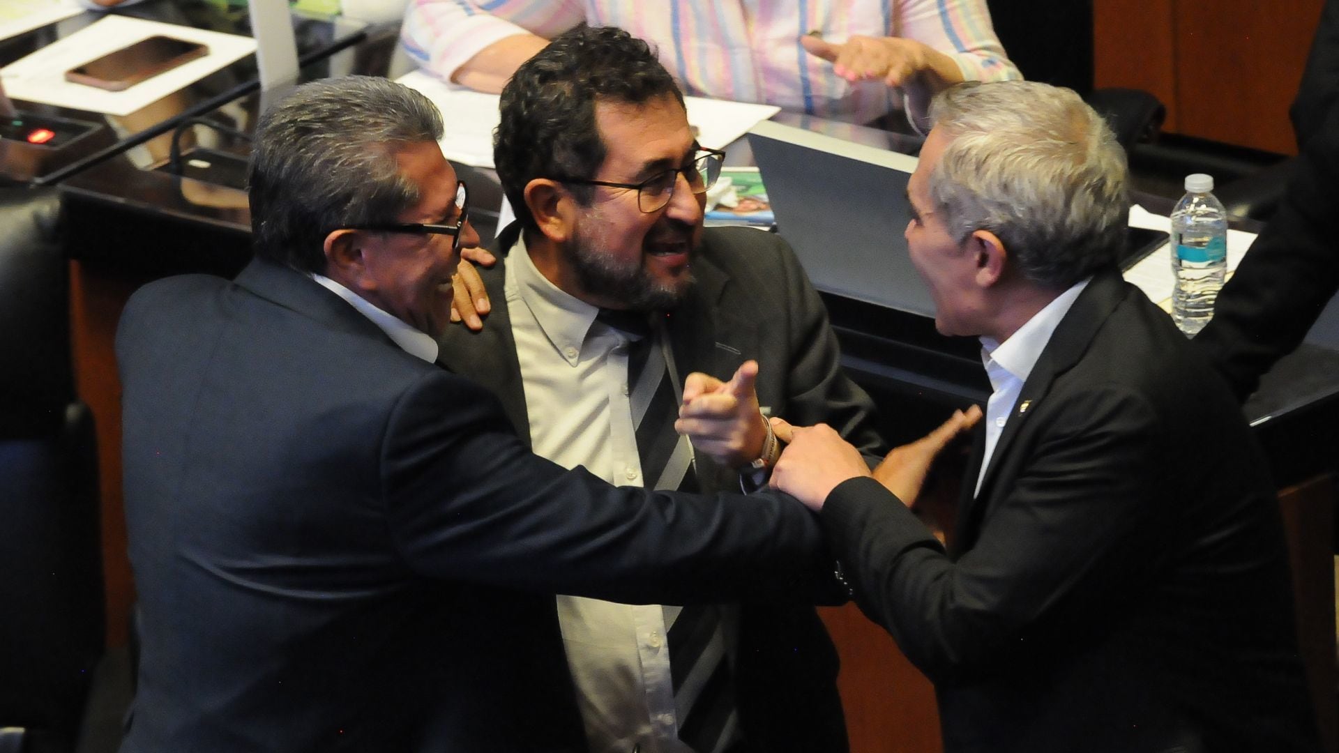 Miguel Ángel Mancera vs. César Cravioto: Senadores casi se van a los golpes durante discusión del Fondo de Pensiones del Bienestar