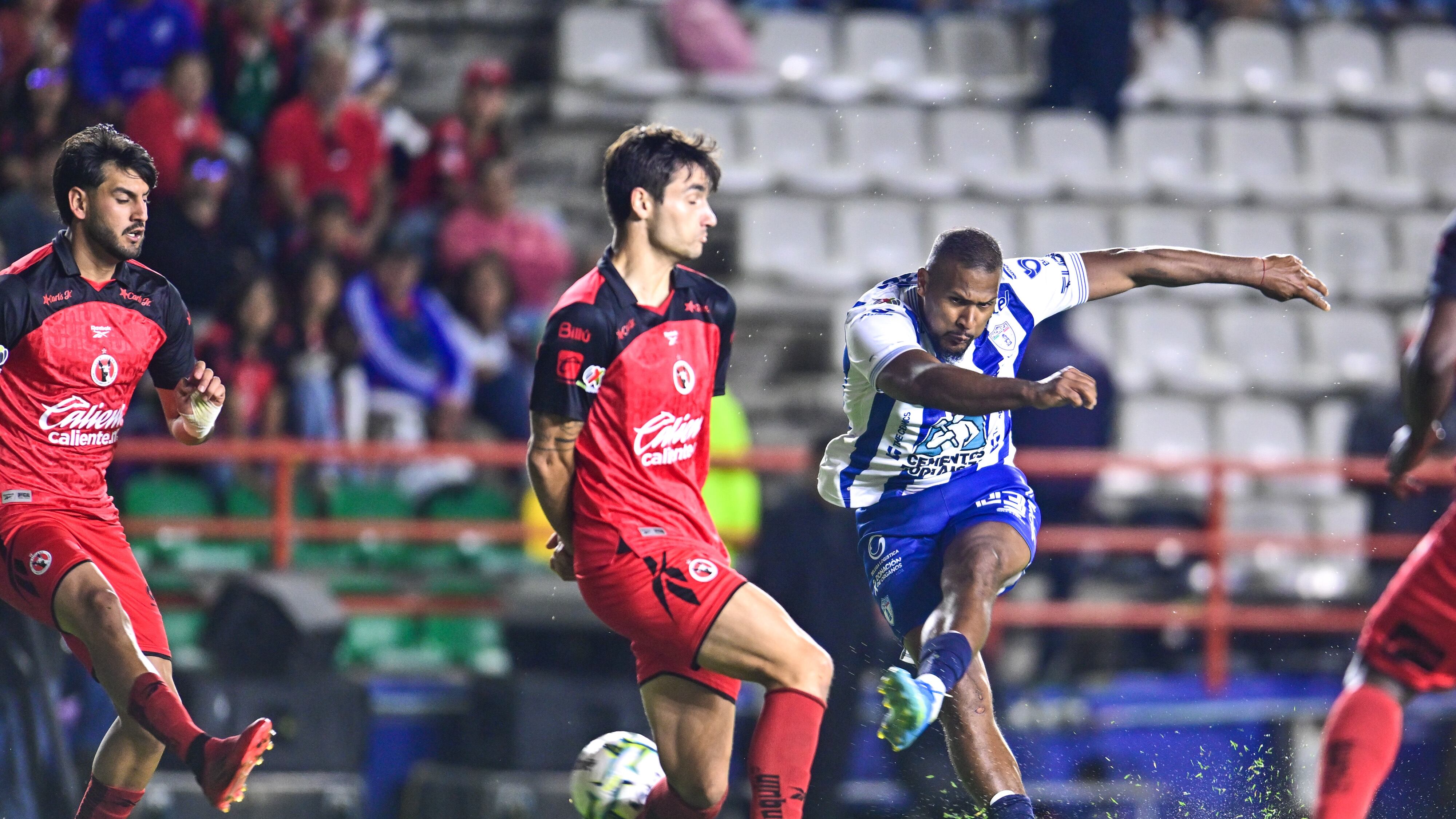 Pachuca evita la derrota y rescata un empate 2-2 ante Tijuana