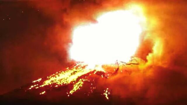 Explosión del Volcán Popocátepetl, desde Tlamacas