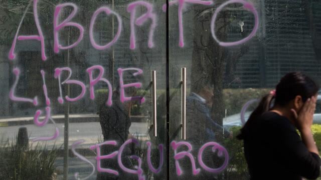 Pinta a favor del aborto libre y seguro en la CDMX