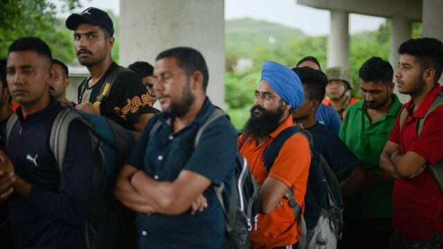 Migrantes detenidos en la frontera de México con Guatemala.