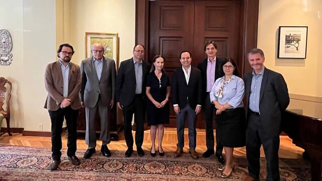 Clemente Castañeda se reúne con expertos en economía