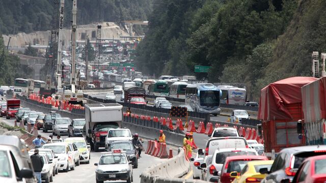 Caos vial por protesta de transportistas.