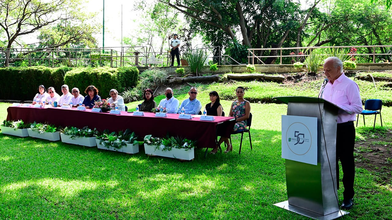 María Felicia Jiménez Lavie acompaña a Víctor Rodríguez Padilla en evento de incorporación al INEEL