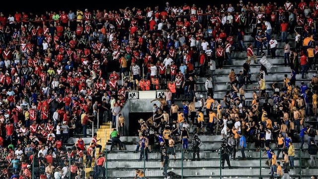La porra de Tigres protagonizó pelea con la afición de Veracruz