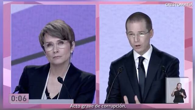 Fragmento del video donde aparecen la periodista y el candidato