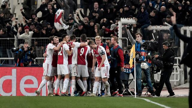 Ajax celebra su pase a la siguiente ronda.