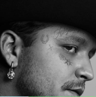 Christian Nodal estrena tatuajes en la cara