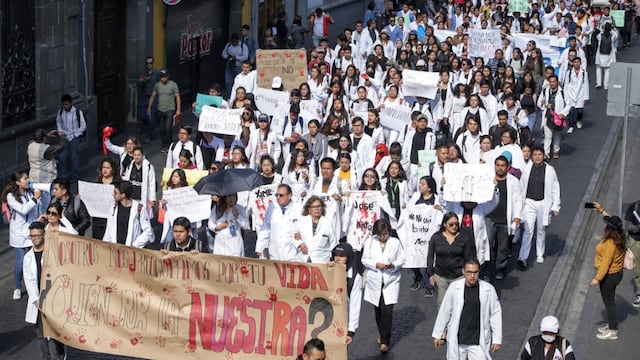 Marchan estudiantes por asesinato en Huejotzingo.