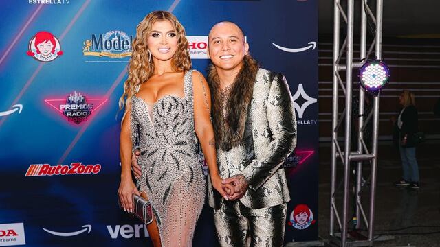 Kimberly Flores y Edwin Luna como La Familia Peluche