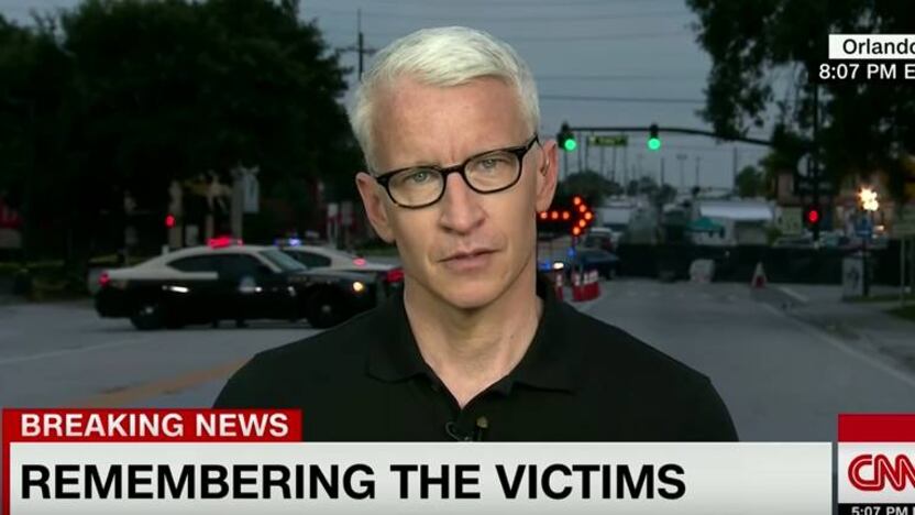 Anderson Cooper rompe en llanto al leer nombres de víctimas de atentado en Orlando