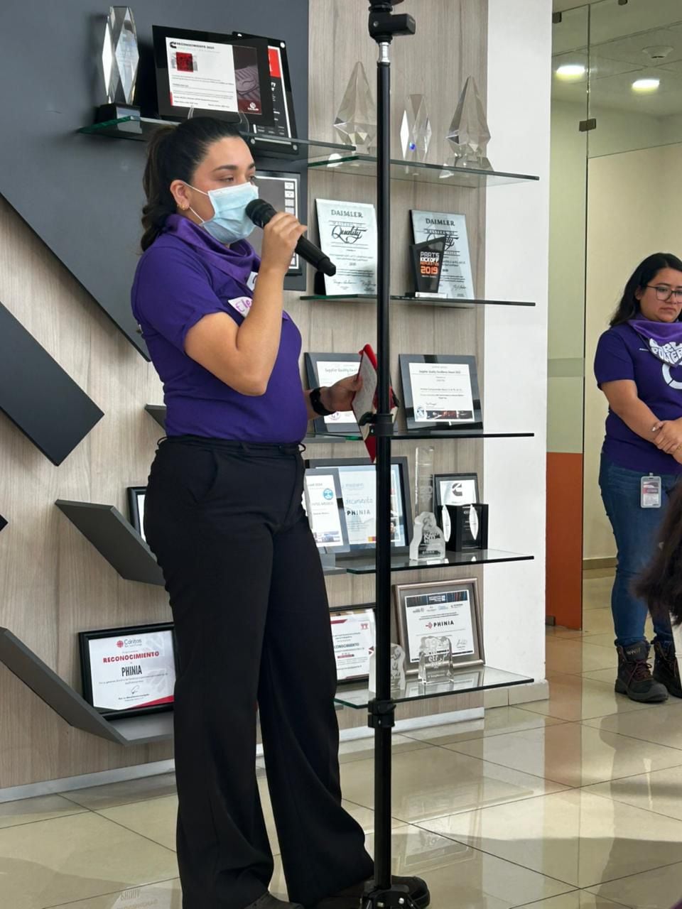 Alumnas de la UPSLP visitan planta de PHINIA con apoyo del Gobierno de Ricardo Gallardo.