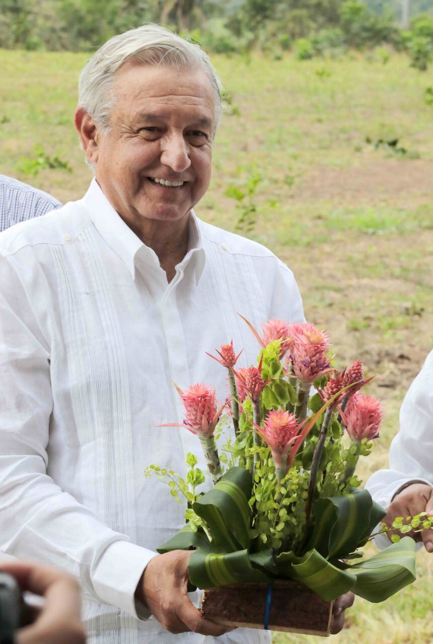 AMLO con el programa Sembrando Vida