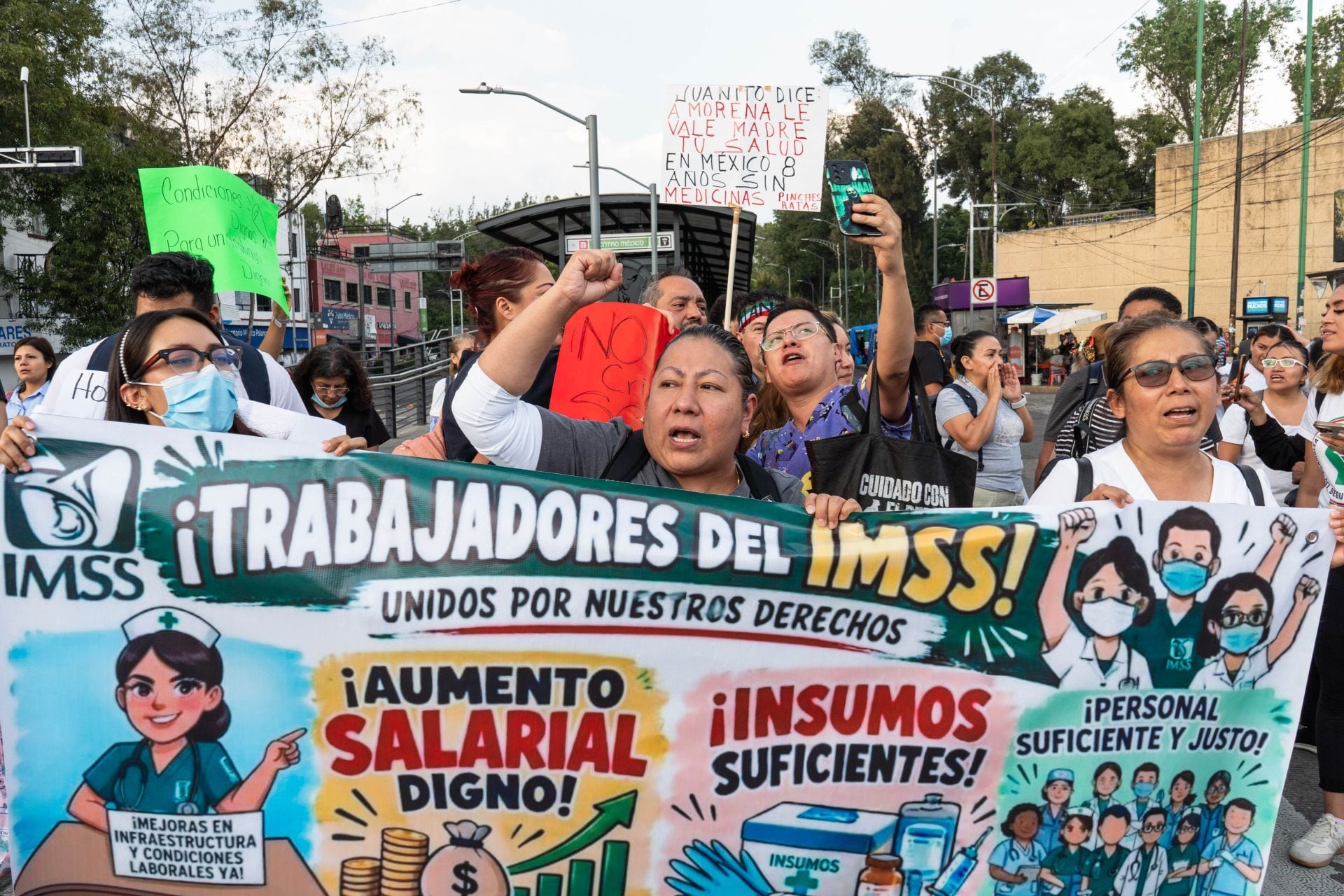 Trabajadores del Instituto Mexicano del Seguro Social (IMSS)