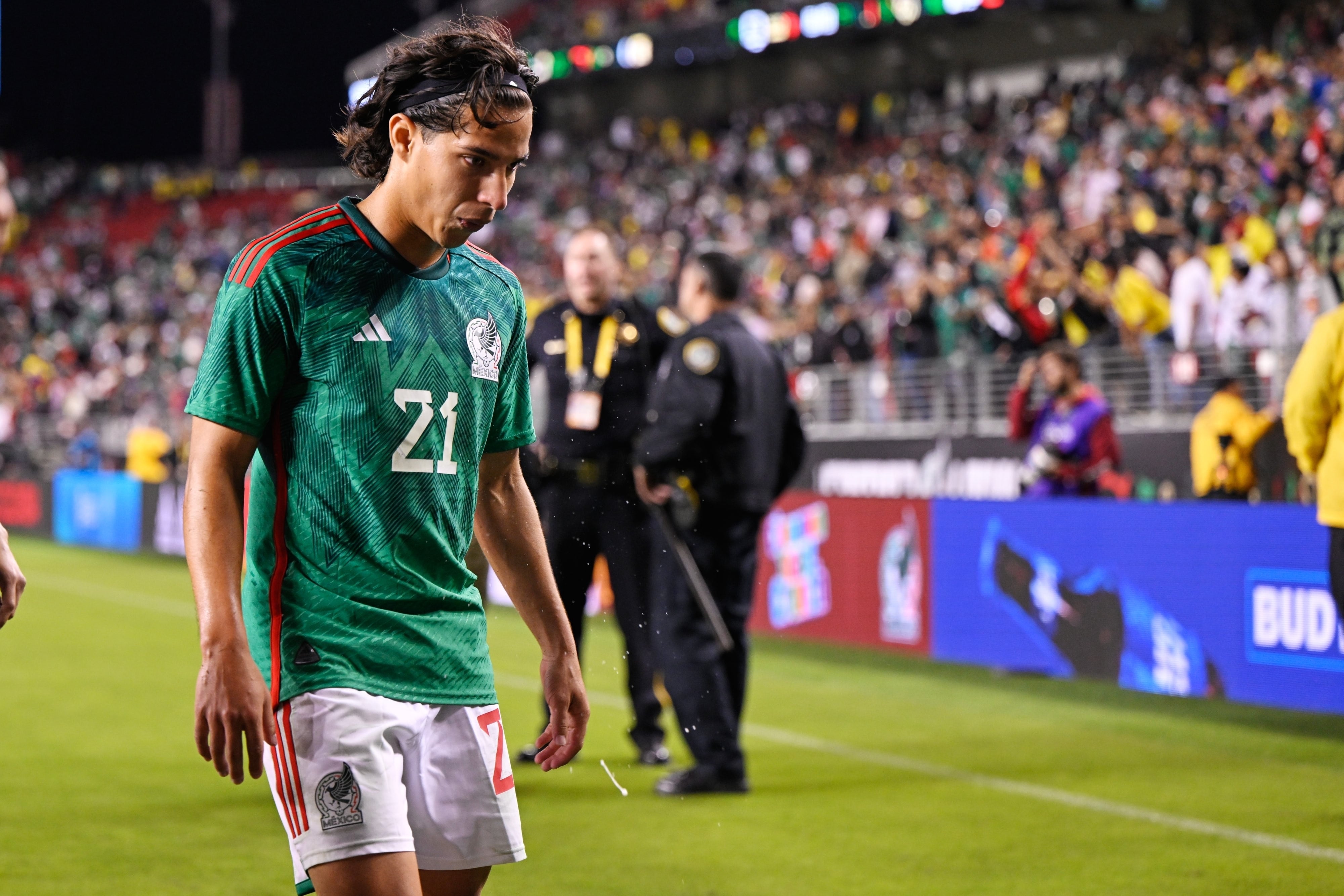 Diego Lainez en un partido con la Selección Mexicana