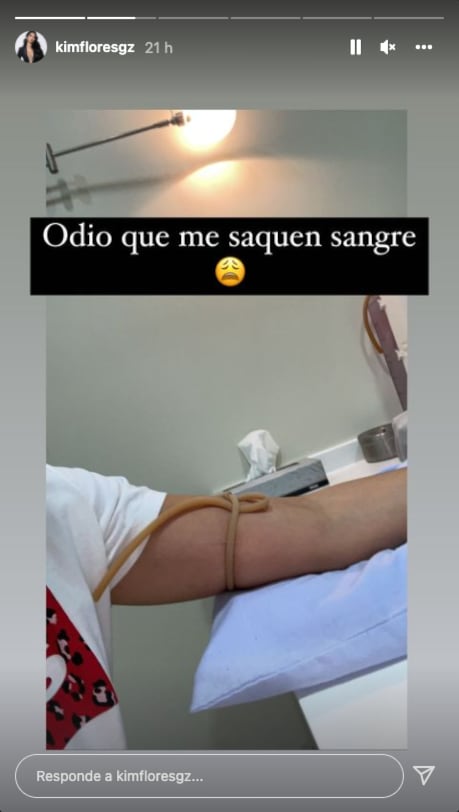 Kimberly Flores, estudios